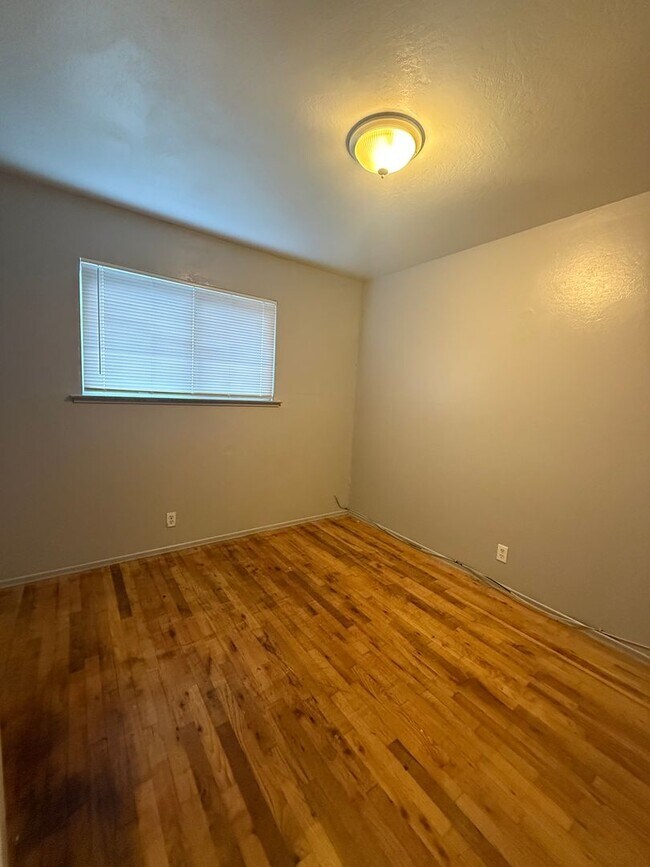 Building Photo - 730-734Hemlock st