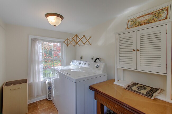 Building Photo - 16 Mendham Ave