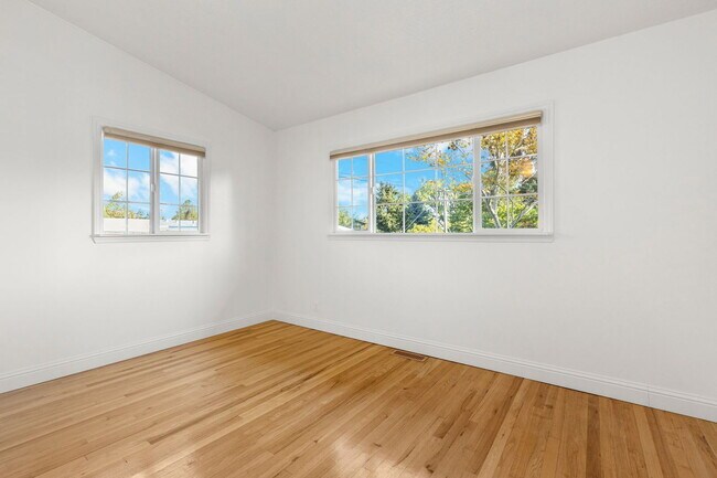 Building Photo - 2637 NE 138th Pl
