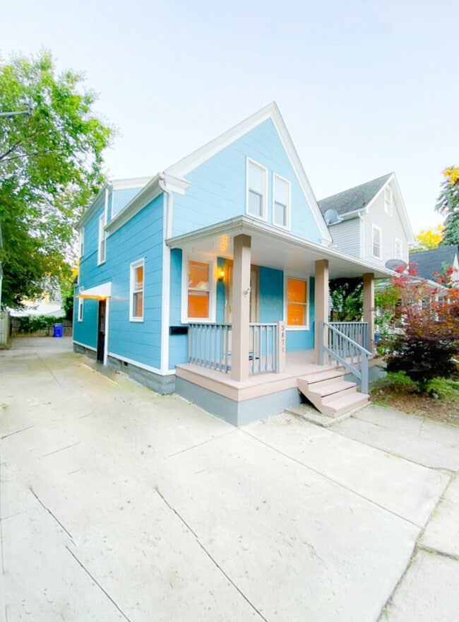 Primary Photo - 3871 W 42nd St