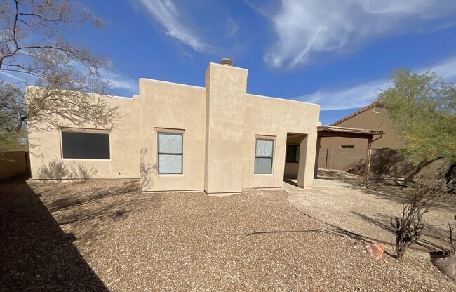 Building Photo - Great eastside location on cul-de-sac lock...