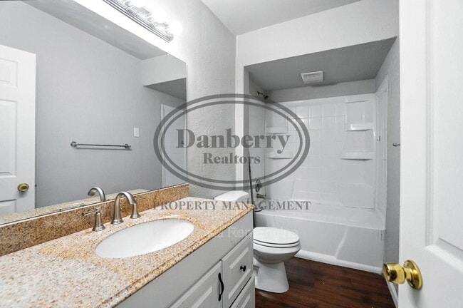 Building Photo - 822 Searles Rd