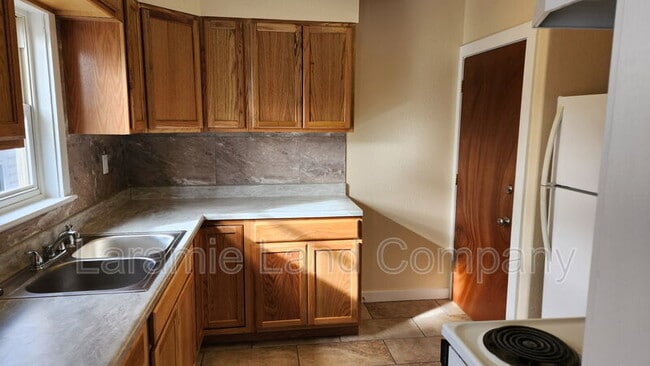 Building Photo - 658 N 10th St