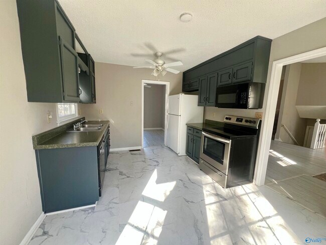 Building Photo - 704 Captiva Ct SE