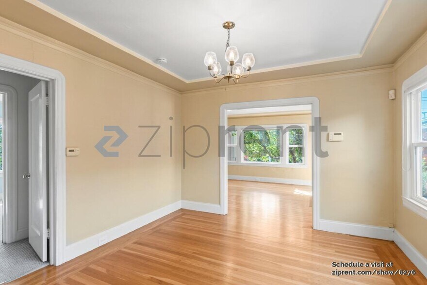 Building Photo - Unit