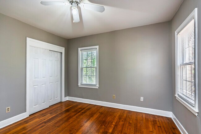 Building Photo - 2224 Harrodsburg Rd