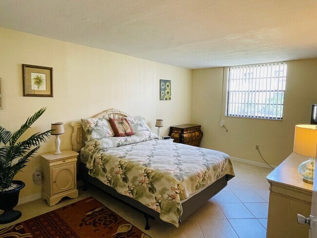 Building Photo - Palm Colony Indialantic, ground floor full furnished unit
