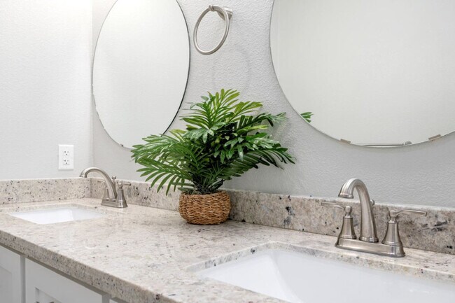 Building Photo - 943 Gulf Shores Dr