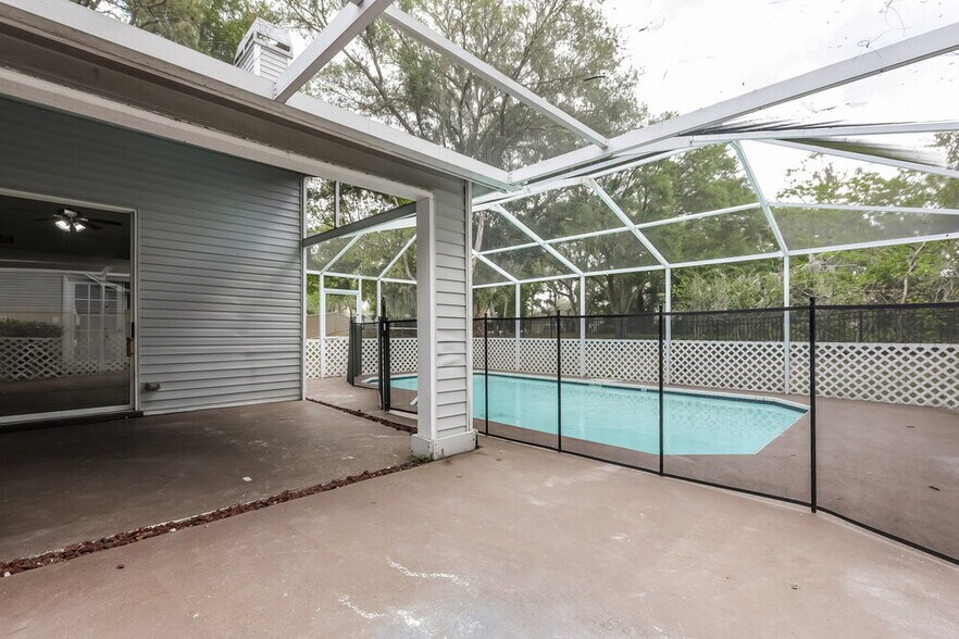 Building Photo - 3322 Silverpond Dr