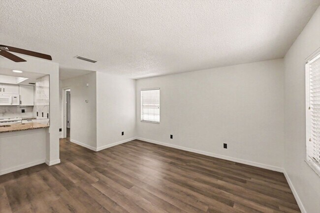 Building Photo - 3100-3111 Sir Hamilton Cir