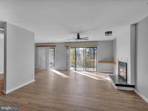 Building Photo - 10 Pine Woods Ct