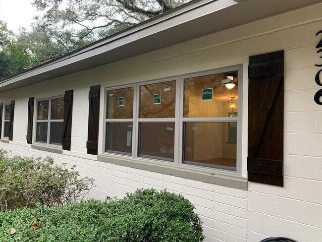 Building Photo - 2306 Pontiac Dr