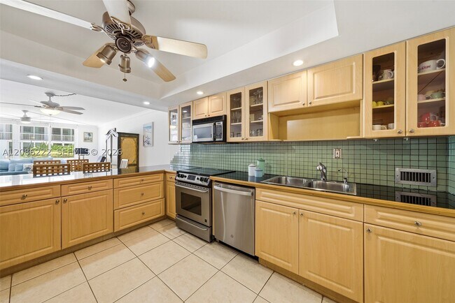 Building Photo - 5401 Collins Ave