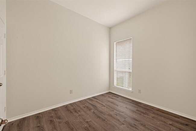 Building Photo - 14927 Tuttle Point Dr