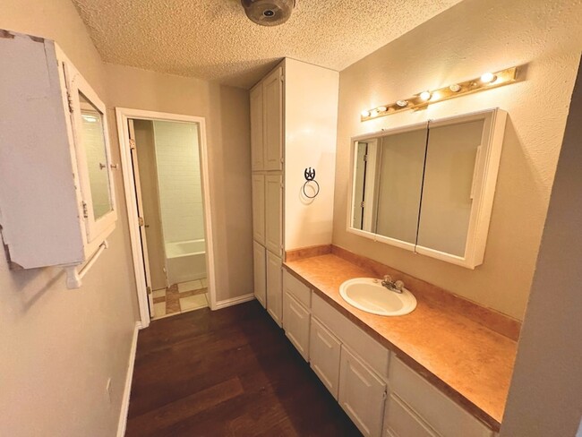 Building Photo - 200 Cedar Ln