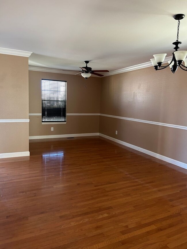 Building Photo - 1105 Lear Ln