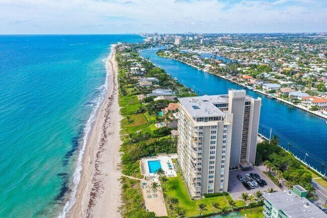 Building Photo - 1021 Hillsboro Mile