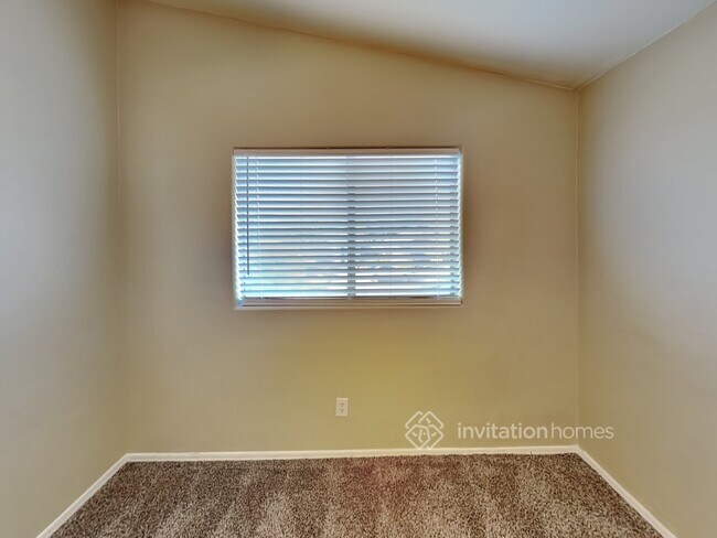 Building Photo - 1755 E Toledo St