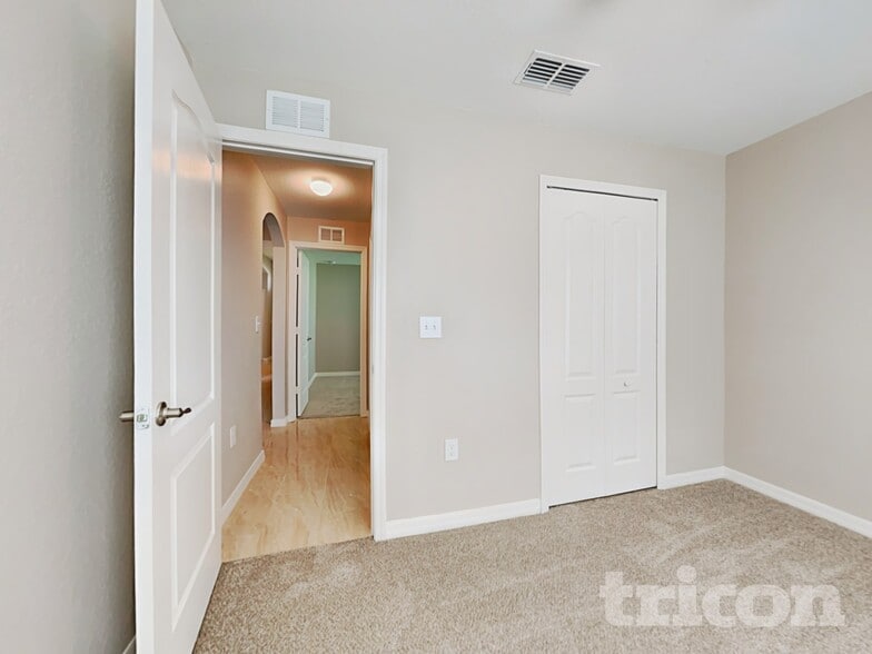 Building Photo - 1016 15th St NE