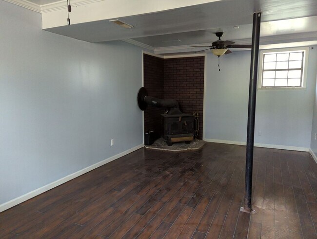 Building Photo - 1605 Wendy Cir