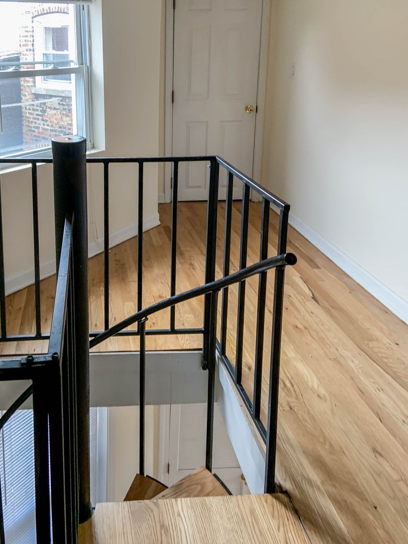 Building Photo - 2318 N Southport Ave