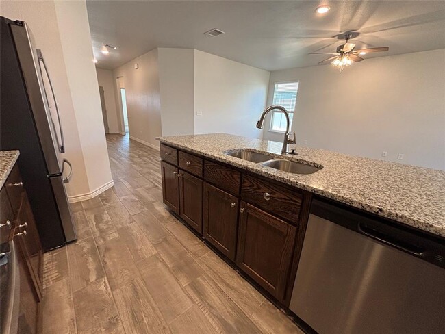 Building Photo - 722 Freedom Cir