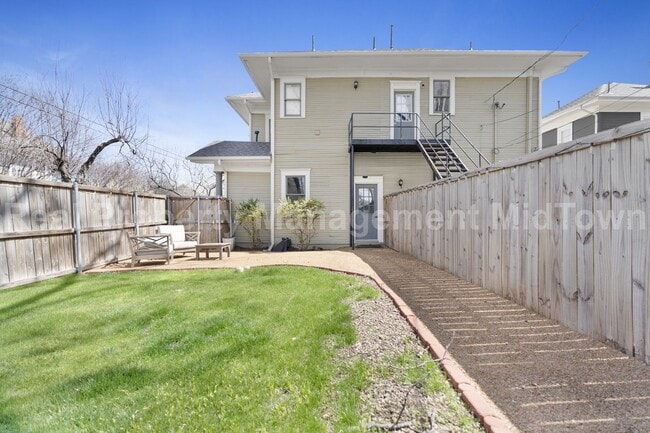 Building Photo - Live in the Heart of One of Dallas’ Most I...