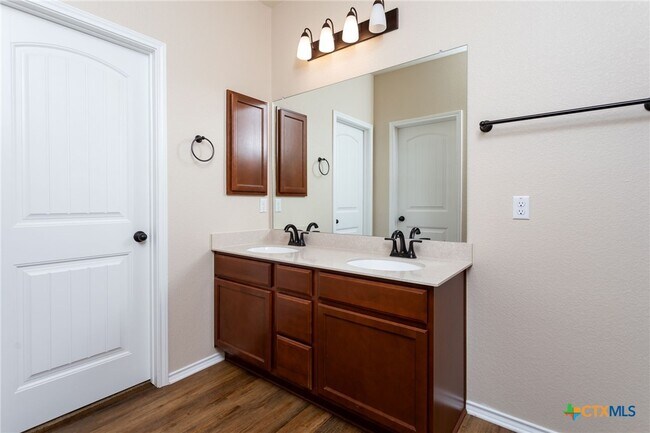 Building Photo - 1605 Henbit Ln
