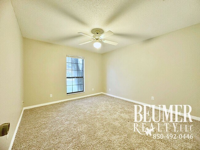 Building Photo - 5027 Shoshone Dr