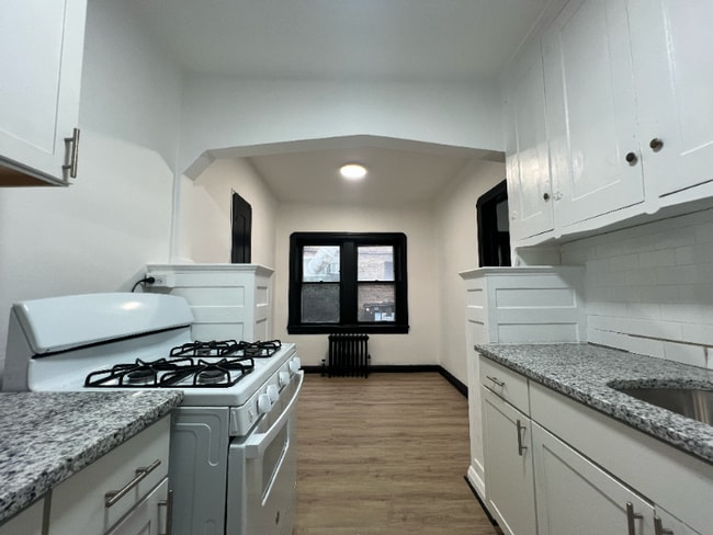 Building Photo - 1411 Roycroft Ave