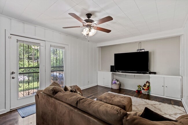Building Photo - 3132 Carnes Ave