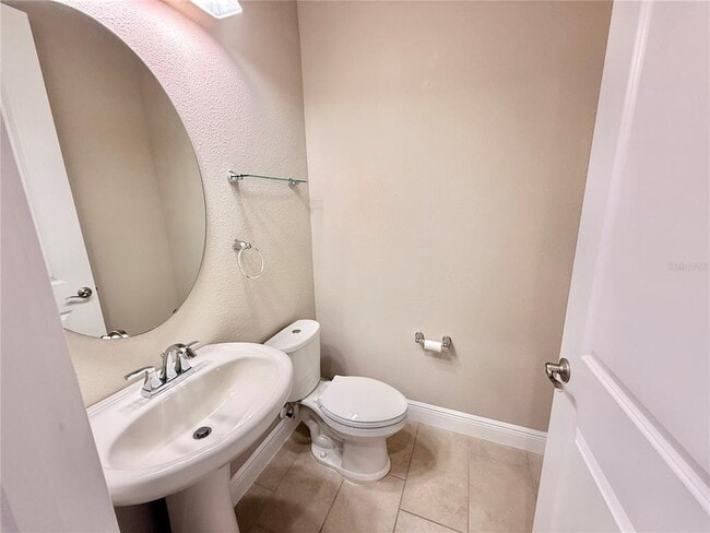 Building Photo - 11646 Hampstead St