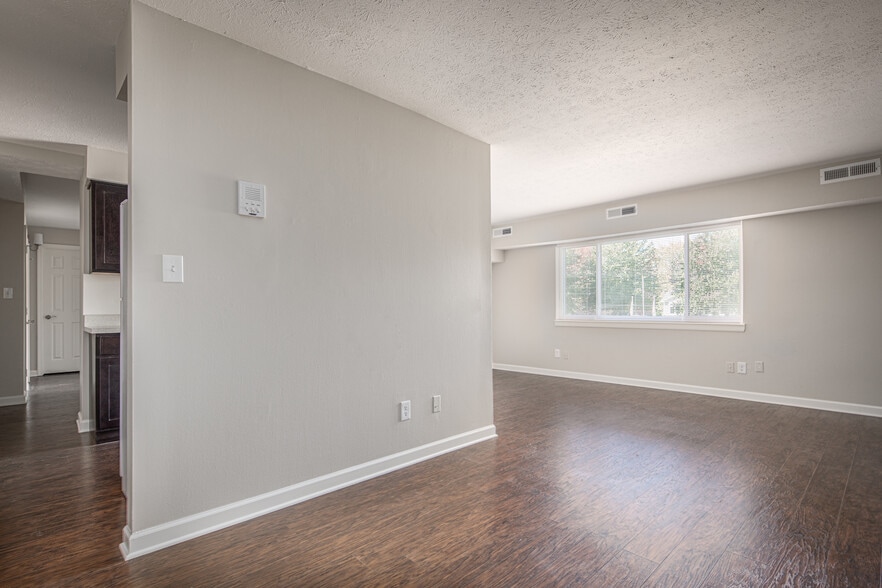 Stucco Entrance - Villages at Franklin Crossing