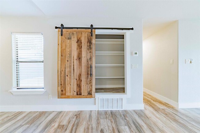 Building Photo - 620 Galston