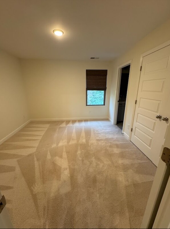 Building Photo - Available for Aug move in. Charming 2-Bedroom Retreat in Hendersonville with 2.5 Baths & Spacious...