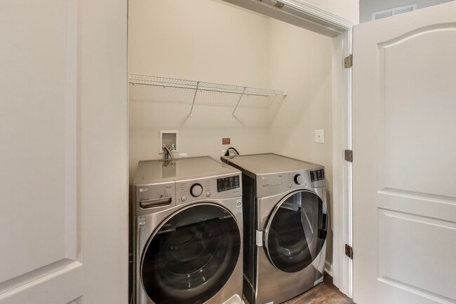 Building Photo - Luxurious on Lanham Hill - 3 + 3.5 Near New TH 3 bed + 3 Ba