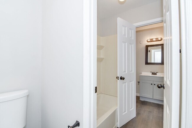 Building Photo - Excellent Newly Renovated Home!