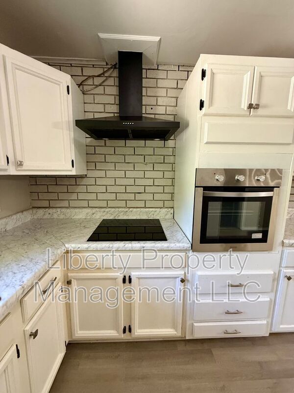 Building Photo - 475 Albemarle Dr
