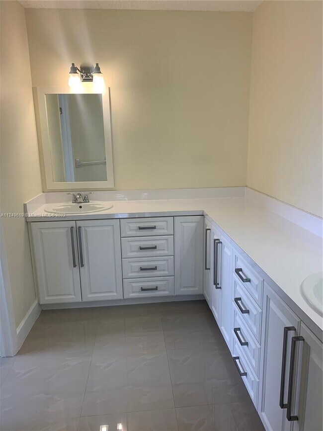 Building Photo - 5800 SW 127th Ave