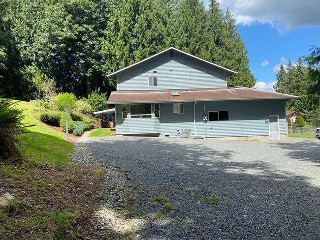 Building Photo - 3 bedroom 2.5 bathroom Home in Lake Steven...
