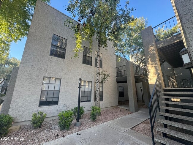 Building Photo - 8020 E Thomas Rd