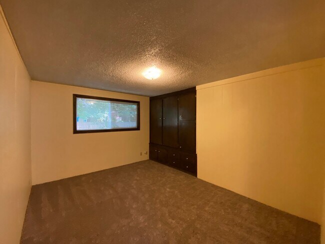 Building Photo - 2469 Miami Ln