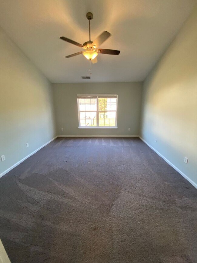 Building Photo - LEGEND OAKS DORCHESTER DISTRICT TWO SCHOOLS