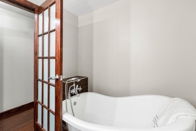 Building Photo - Spacious 5 Bedroom Home in Midlothian - $2,800/mo