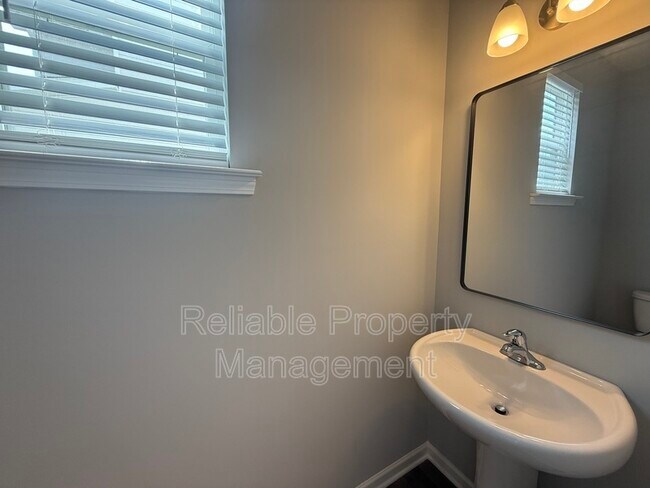 Building Photo - 658 Cupota Dr