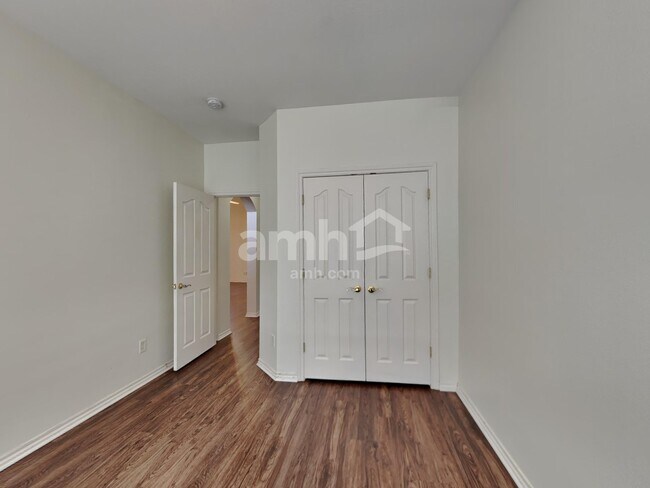 Building Photo - 10613 Big Oak Dr