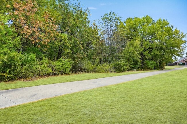 Building Photo - 1006 Hidden Creek Dr