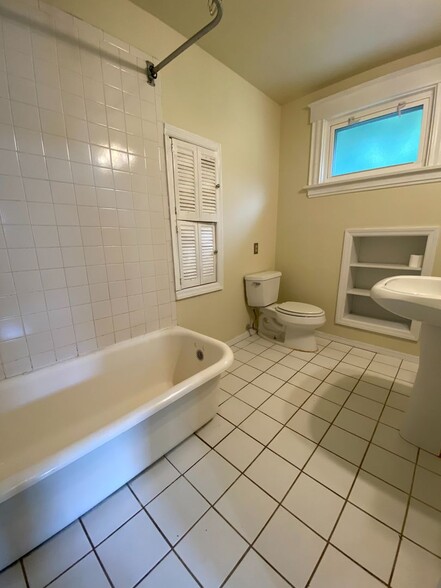 Building Photo - 641 Clemmer Ave