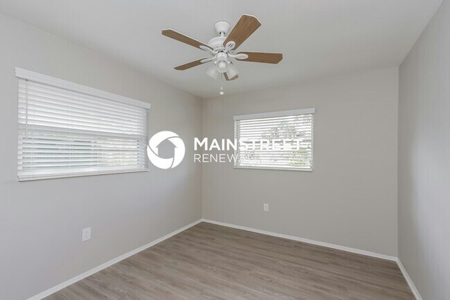 Building Photo - 3 Bedroom Pet-Friendly Home in Sarasota, FL with Main Street Renewal