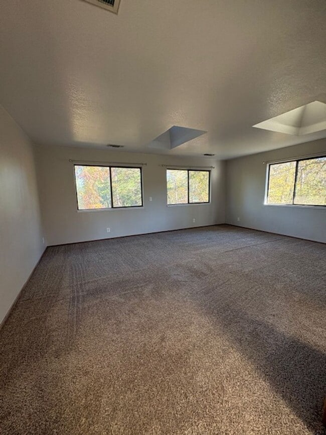 Building Photo - 4BD/3BA Home